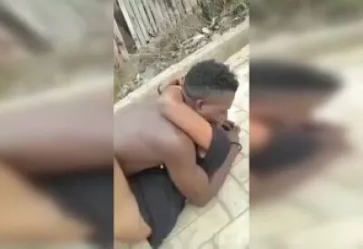 Sextape vazada: Pego Fodendo Lá Fora Na Calçada