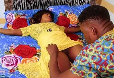 As aventuras de Ade-garoto iorubá que finalmente transa com a esposa do pai com chantagem-Primeira pornografia indígena Naija em língua iorubá