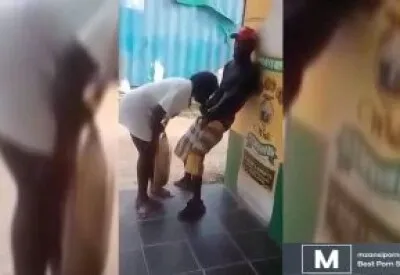 Pornô: Puta Africana Puta Chupando Pau Lá Fora