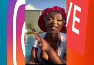 Pornografia amadora: Peitos grandes, Western Cape, rainha do Instagram, brincadeira sexy e safada na piscina