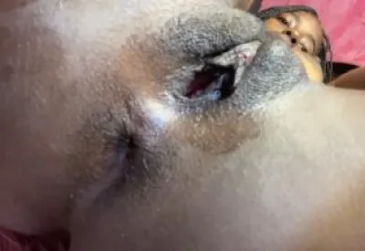 Vídeo pornô quente: Catherine mostrando sua buceta e bunda suculentas