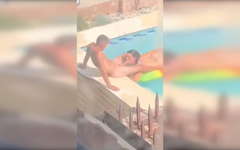 Vazamento de vídeo pornô: Casal Colorido Chupando Pau Na Piscina