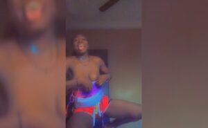 Pornô: Ijeoma Flashing Her Boobs In Short Leak Video