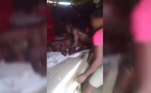 Sexo africano: She Caught Her Husband Fucking Side Chick